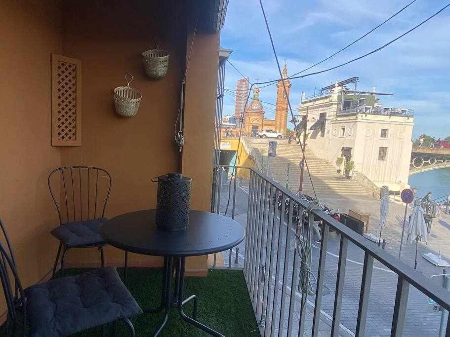 Apartamento Con Vistas Al Rio Севілья Екстер'єр фото